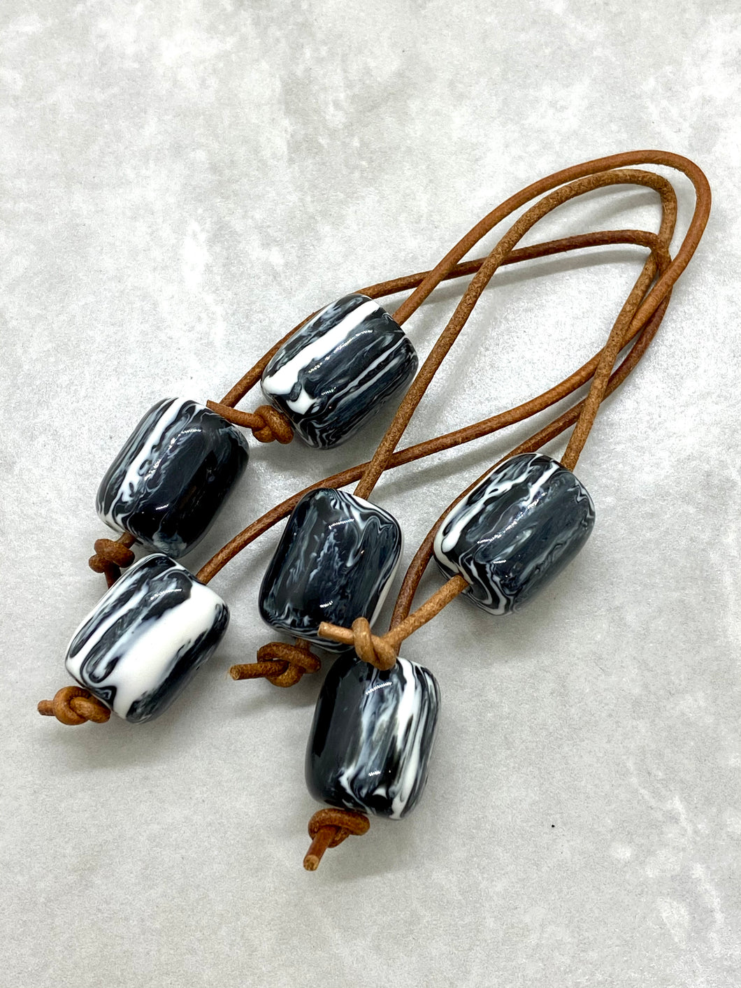 Black and White Beads with Suede Cord Begleri B8